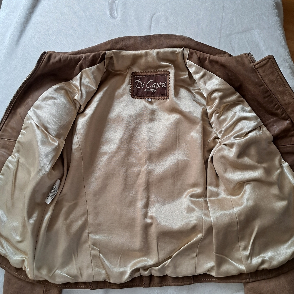 Like new Leather jacket - Picture 4 of 12